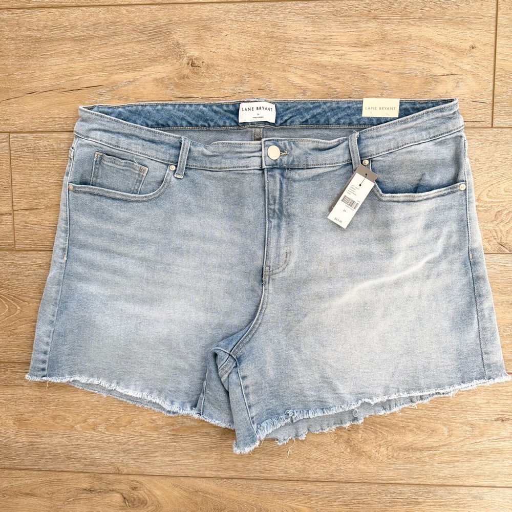 Lane Bryant Girlfriend‎ denim Jean Shorts light blue wash raw hem Sz 24 NEW